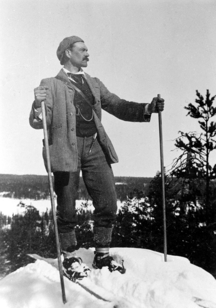 Gallen-Kallela suksilla talvisessa maisemassa vuonna 1906