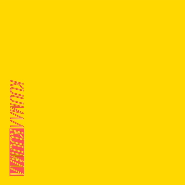 Kuvassa Aarini Soivion suunnitelema Kuumaa levynkansi. Kannen kuvitus on pirteeän keltainen ja viestii kenties kuumasta ja energiaa täynnä olevasta auringosta, kuin myös yhtyeen musiikin luonteesta.